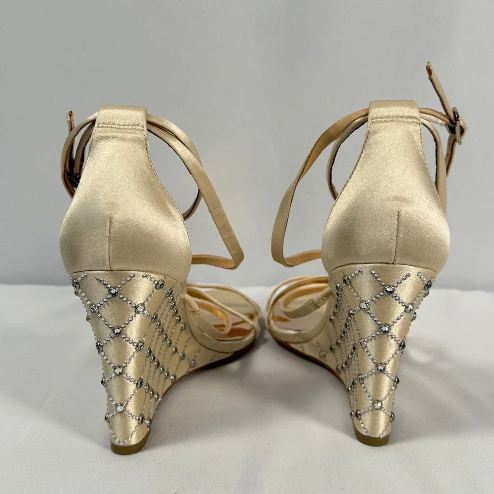 Badgley Mischka Bridal Wedge Sandals Ivory Satin‎ Rinestones Strappy Womens 11
